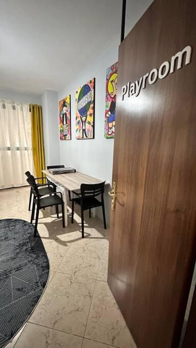 Super House Blloku - 3 * Tirana